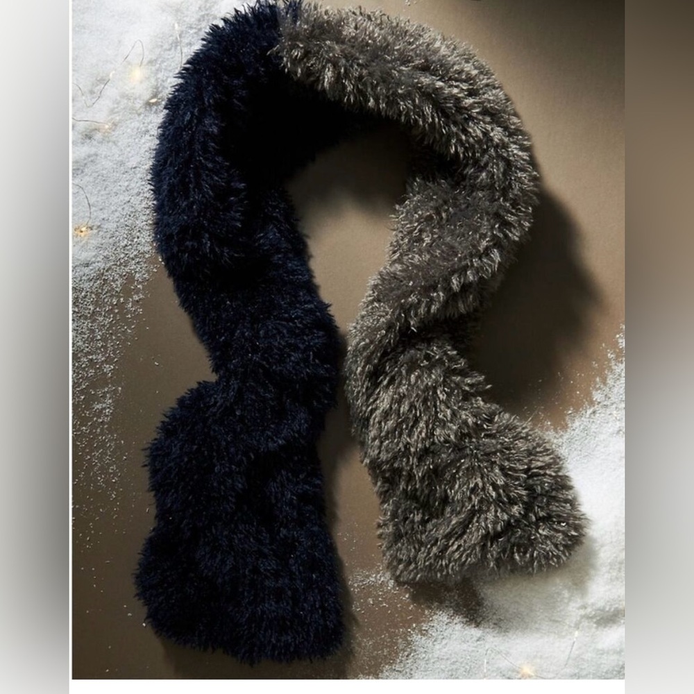 NWOT Anthropologie Fluffy Color-block Scarf
Gray/Blue